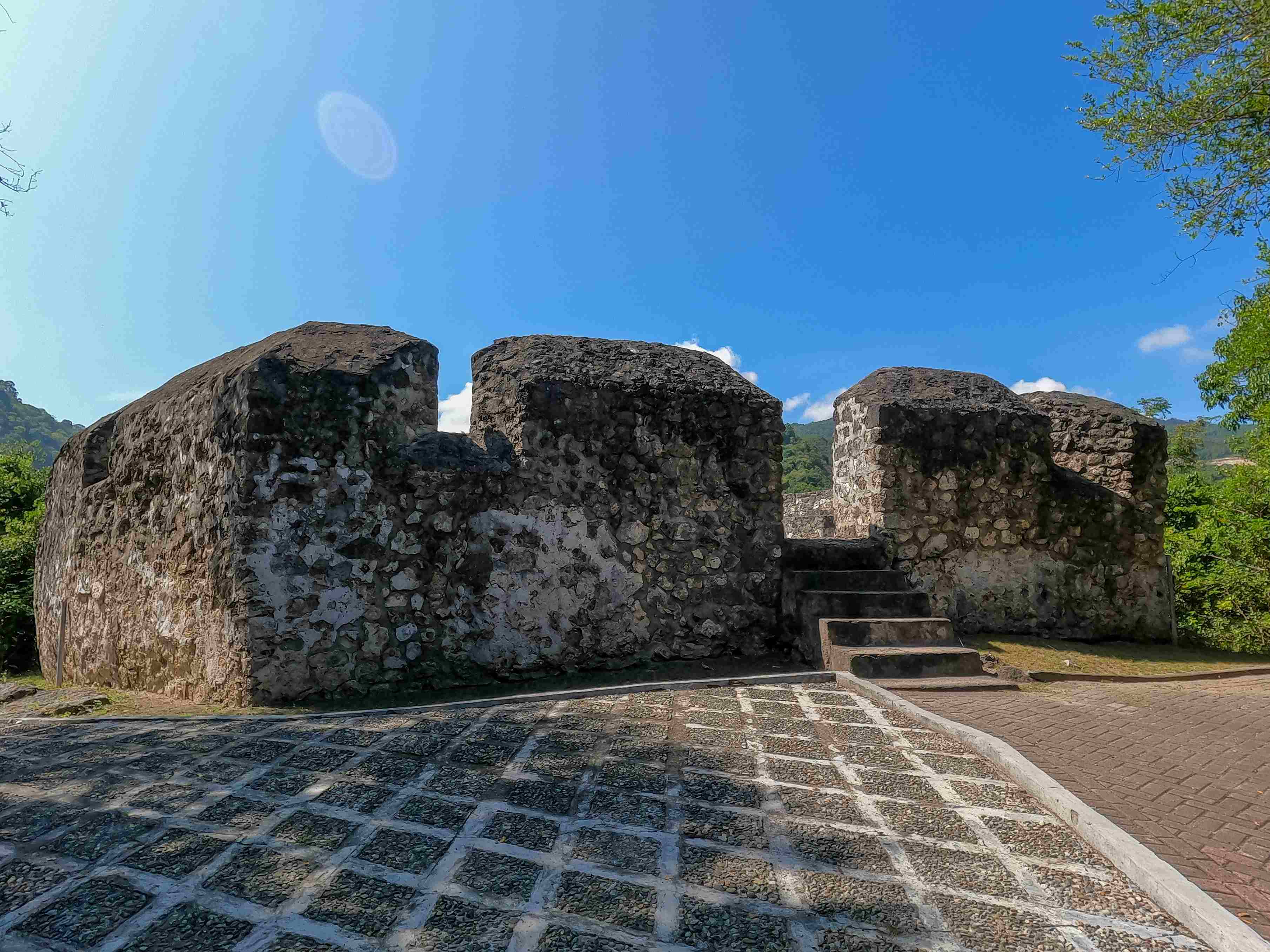 Exploring Otanaha Fortress 