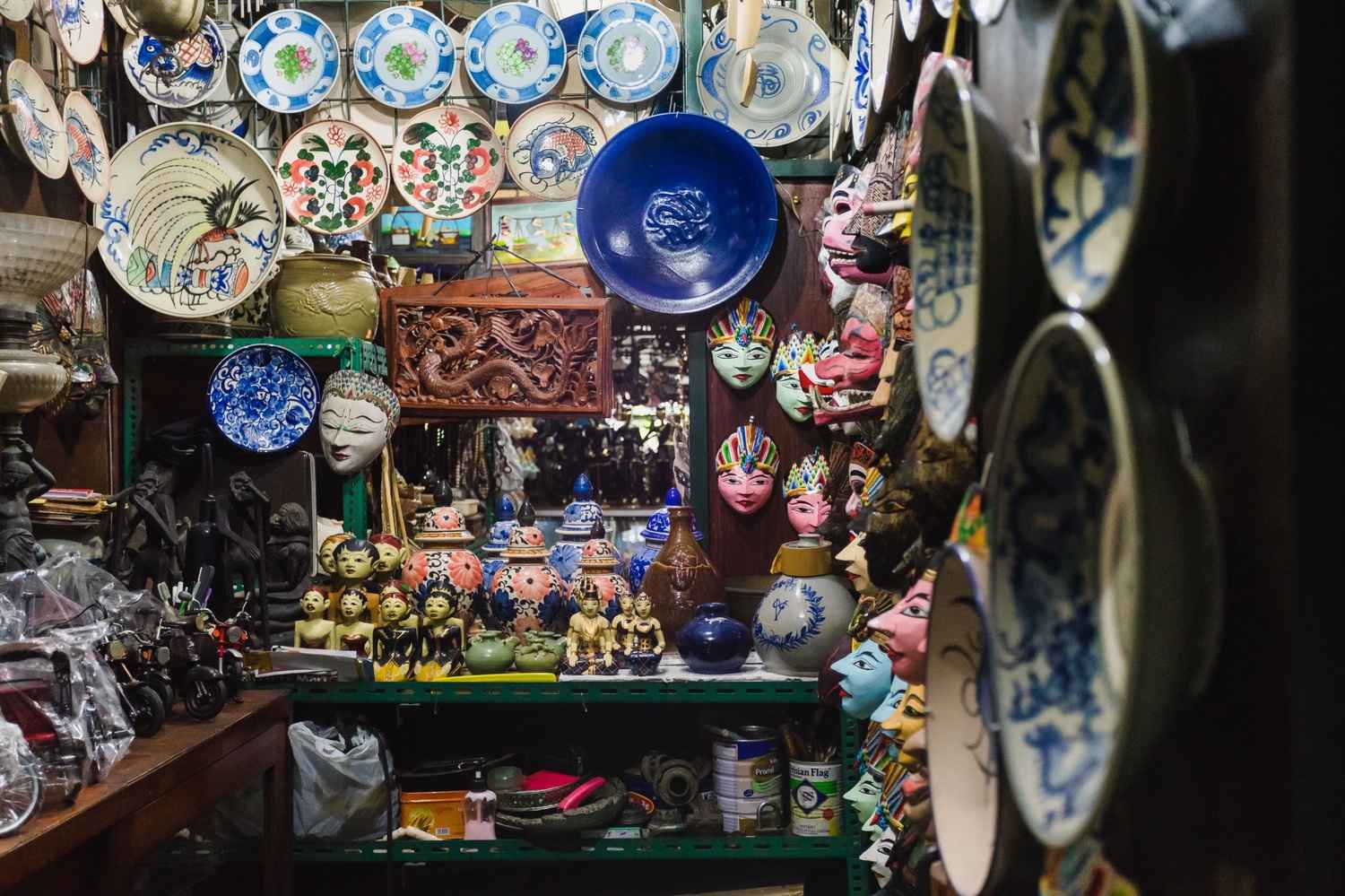 Shopping at Tri Windu Market