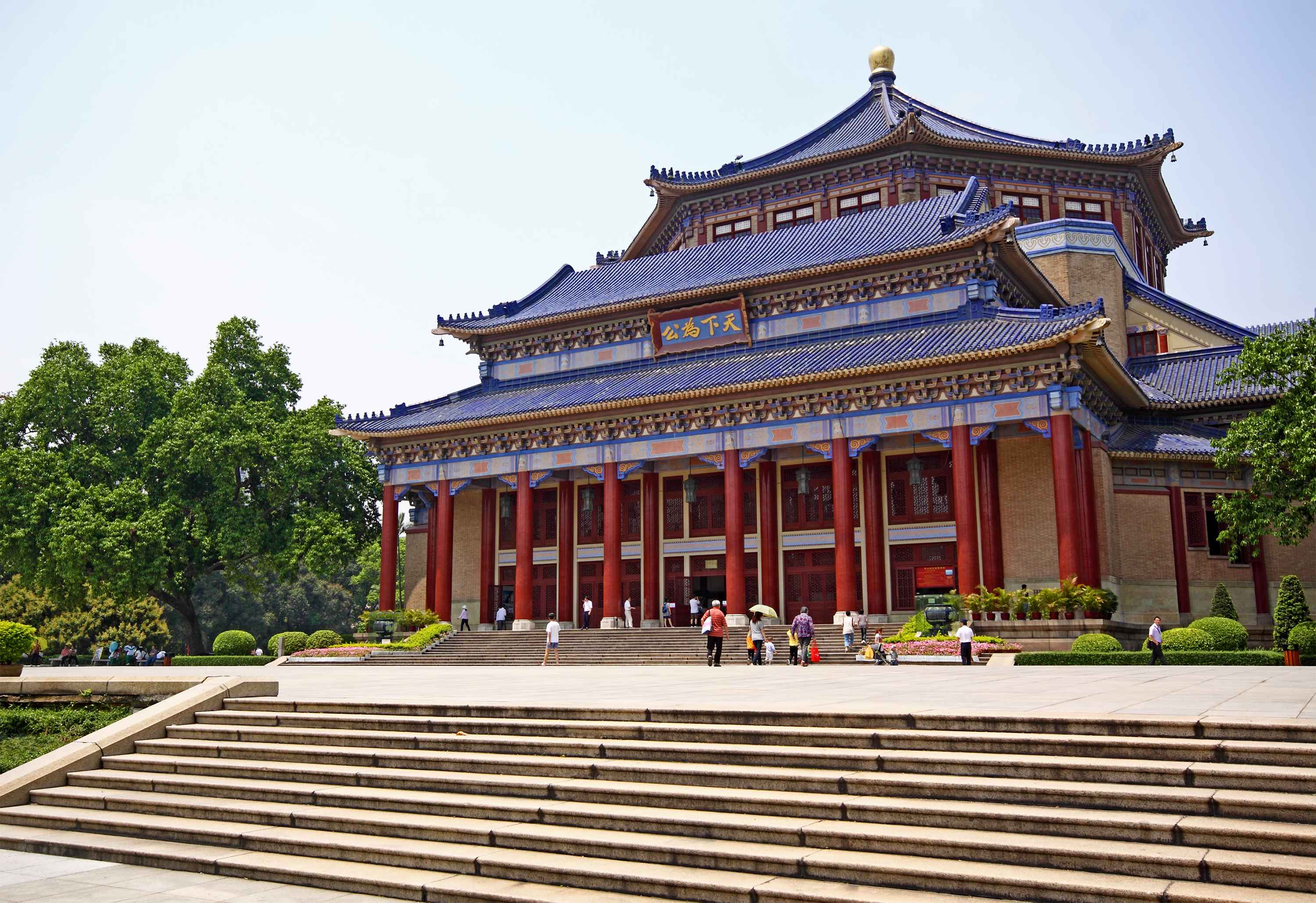 Enjoying the Beauty of Sun Yat-sen Memorial Hall