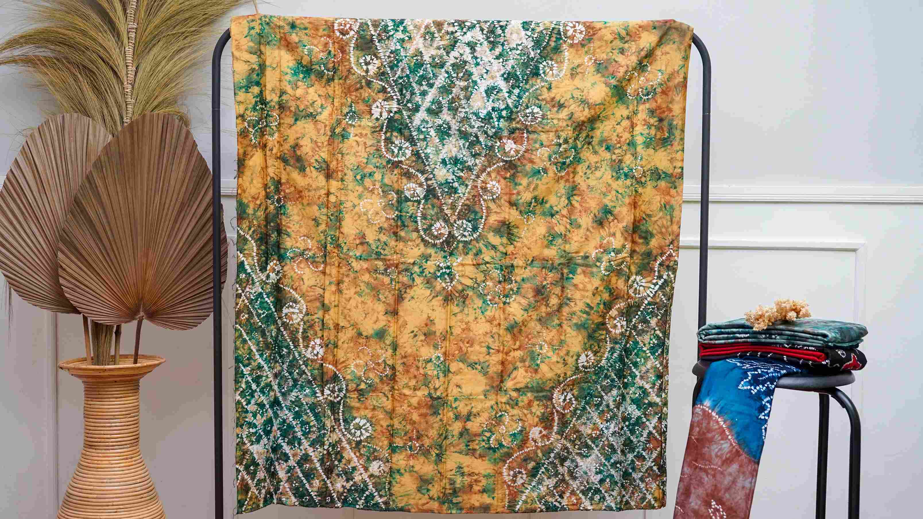 Shopping for Sasirangan Fabric